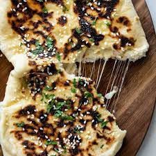 Kake Di Hatti Garlic Stuffed Naan