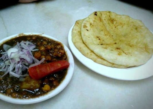 Gole Hatti Chole Bhature (2 plates)